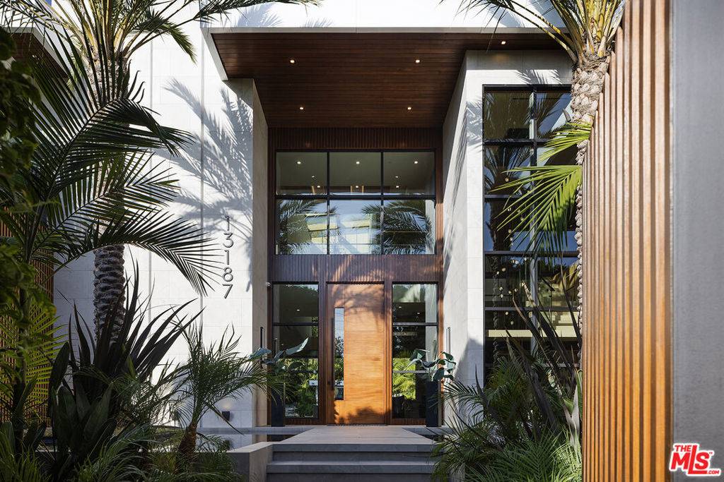 Los Angeles, CA 90049,13187 Chalon RD