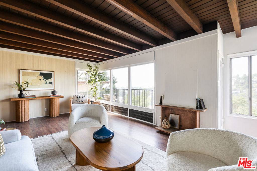 Los Angeles, CA 90026,1803 Silverwood TER