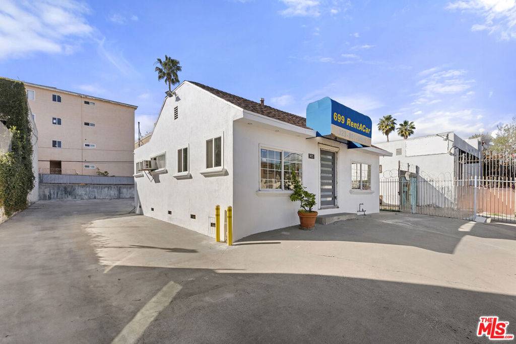 Los Angeles, CA 90028,1415 N La Brea AVE