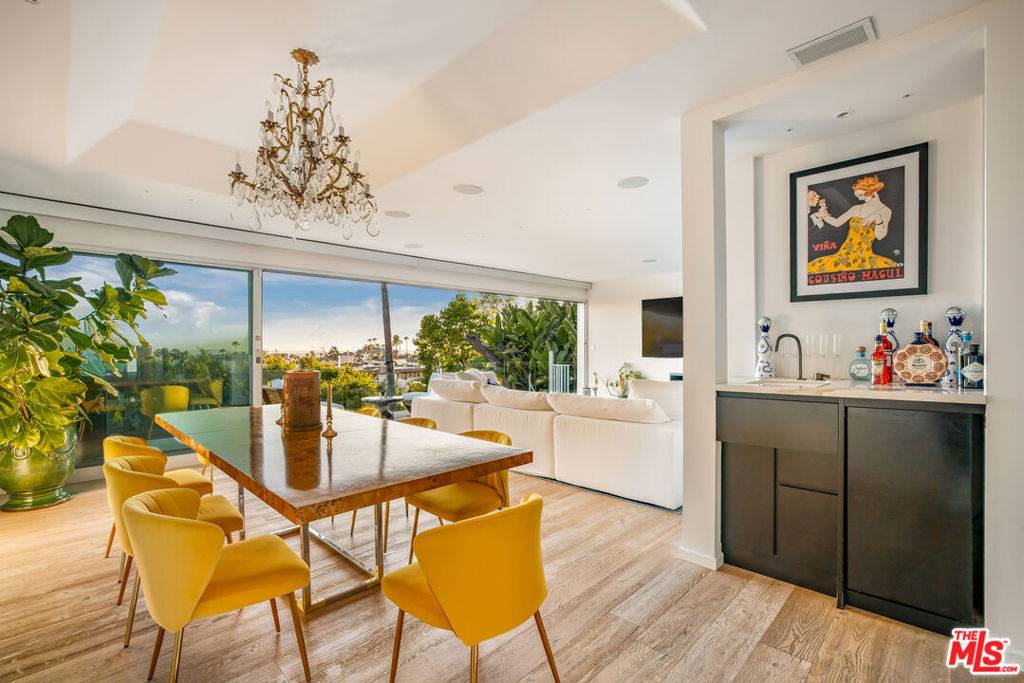 Los Angeles, CA 90046,7924 Hillside AVE