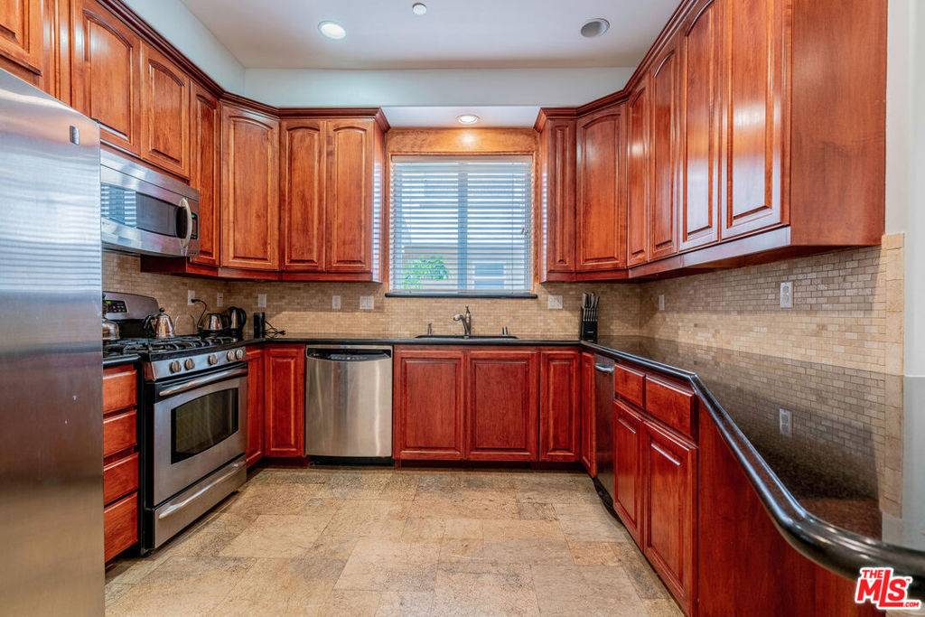 Pacific Palisades, CA 90272,16123 W Sunset BLVD #305