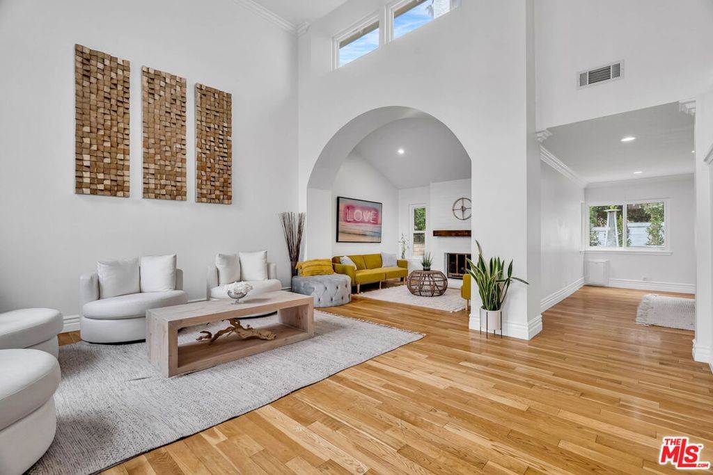 Thousand Oaks, CA 91362,3225 Futura