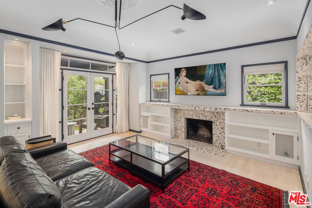 West Hollywood, CA 90048,381 Huntley DR