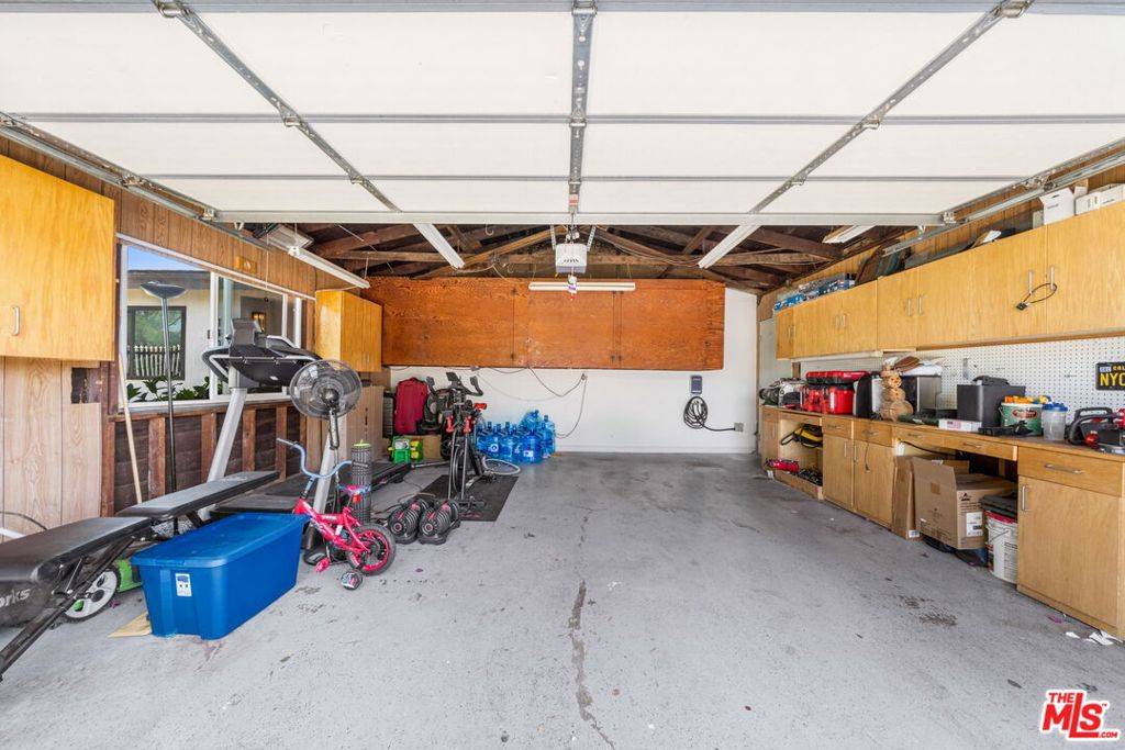 Van Nuys, CA 91405,14034 Valerio ST