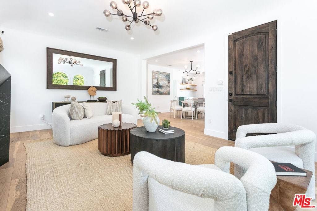 Los Angeles, CA 90038,732 N Cherokee AVE