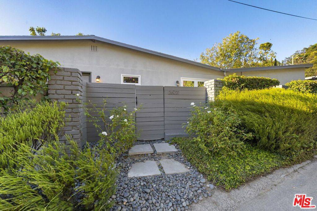 Los Angeles, CA 90046,2601 Nichols Canyon RD