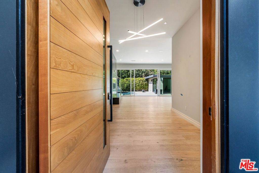 Beverly Hills, CA 90210,1531 Lindacrest DR