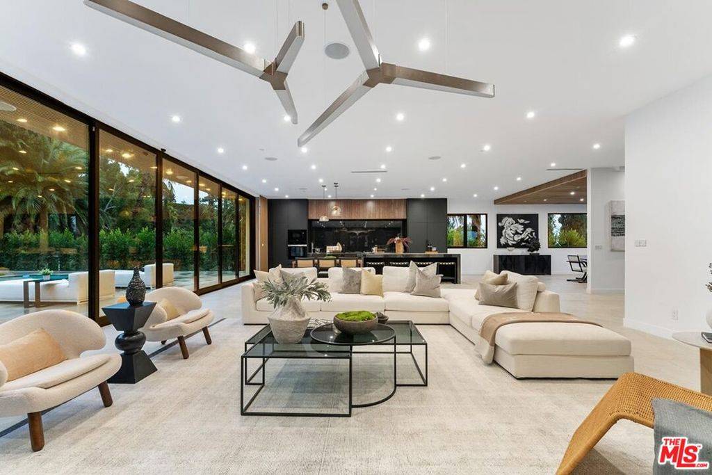 Beverly Hills, CA 90210,9031 Alto Cedro DR