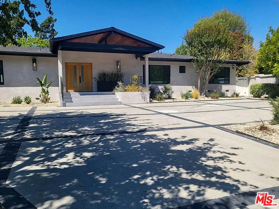 Encino, CA 91316,17227 Benner PL