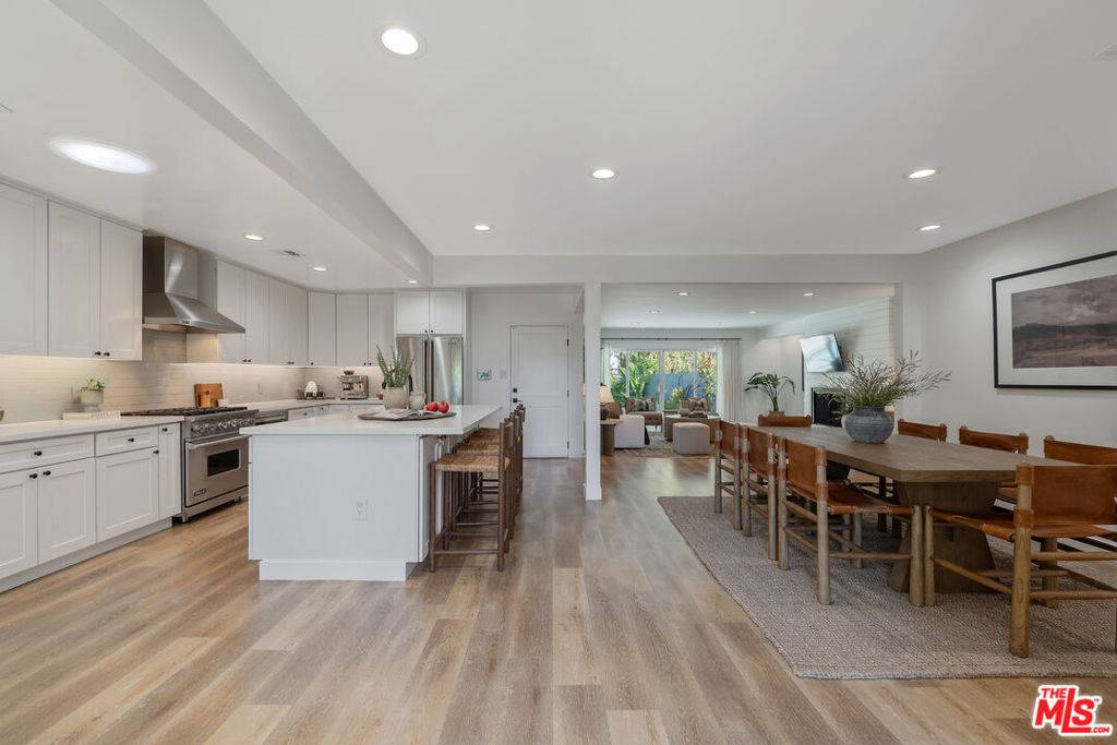 Tarzana, CA 91356,5436 Geyser AVE