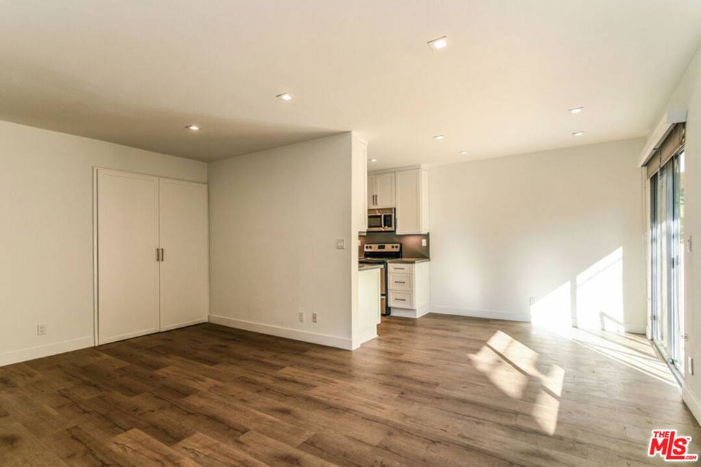 West Los Angeles, CA 90048,610 N orlando #203