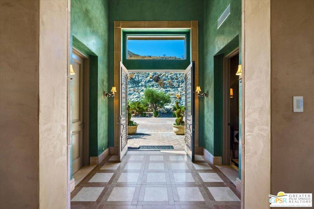 Rancho Mirage, CA 92270,2 Nebulae WAY