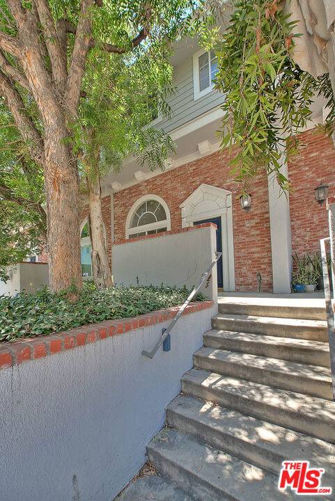 Northridge, CA 91325,8741 Darby AVE #16