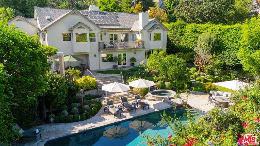Los Angeles, CA 90068,2660 Carman Crest DR
