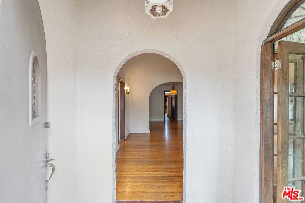 Beverly Hills, CA 90211,130 S Carson RD