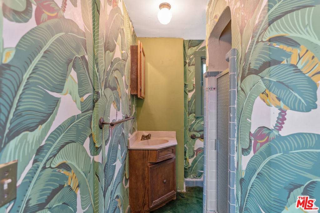 Beverly Hills, CA 90211,130 S Carson RD