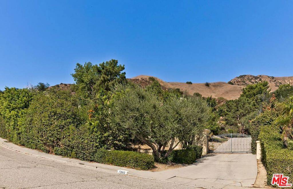 Granada Hills, CA 91344,17923 Lone Oak DR