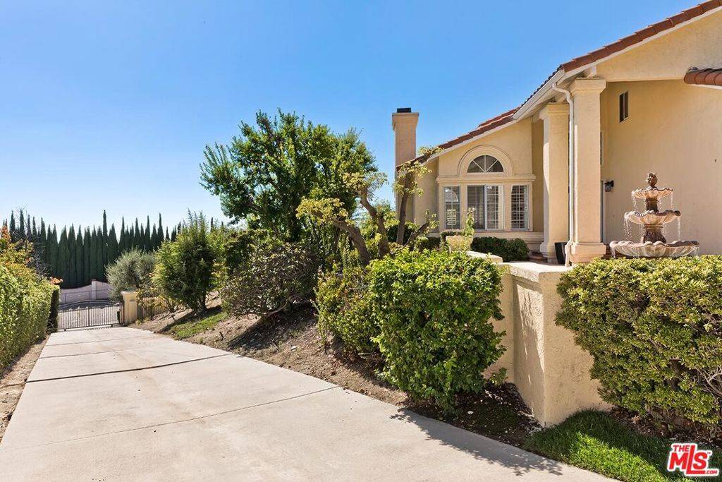 Granada Hills, CA 91344,17923 Lone Oak DR