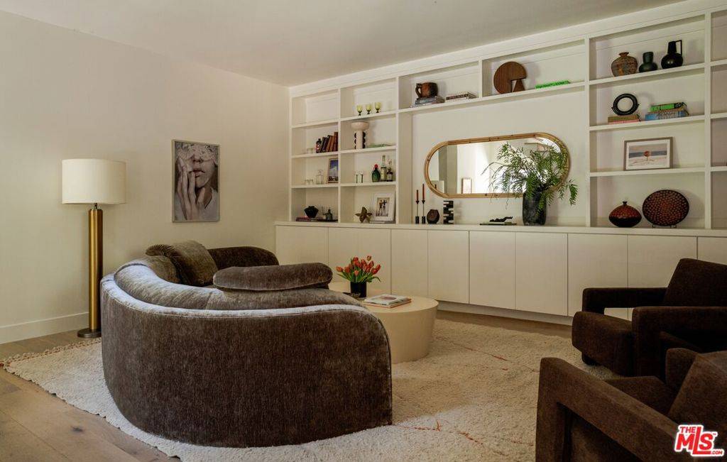 Los Angeles, CA 90046,2351 Mariscal LN