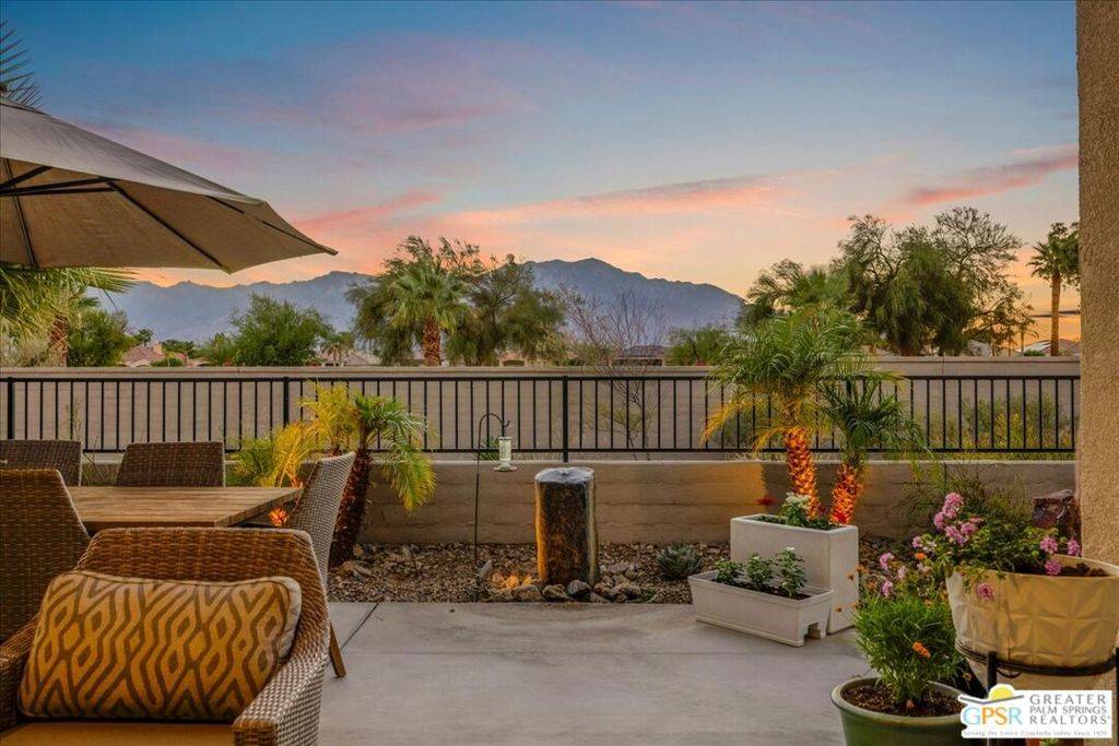 Rancho Mirage, CA 92270,70 Cork Tree