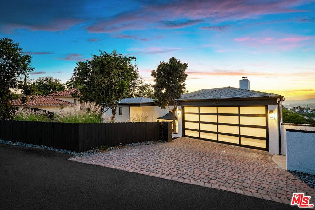 Los Angeles, CA 90068,3345 Wonder View DR