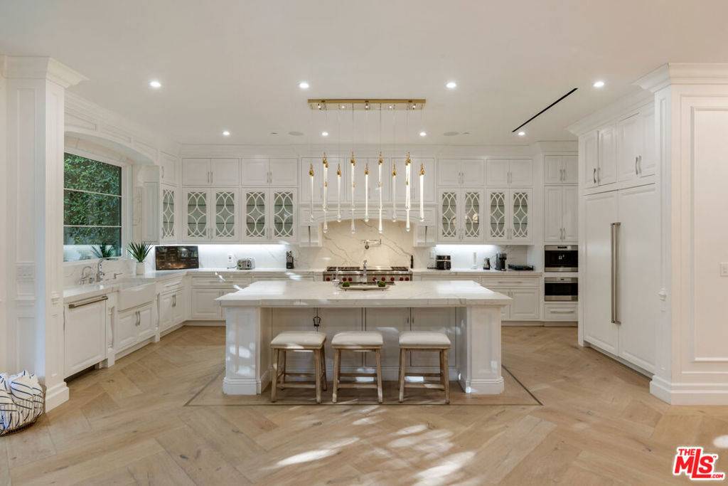 Los Angeles, CA 90046,843 N Spaulding AVE