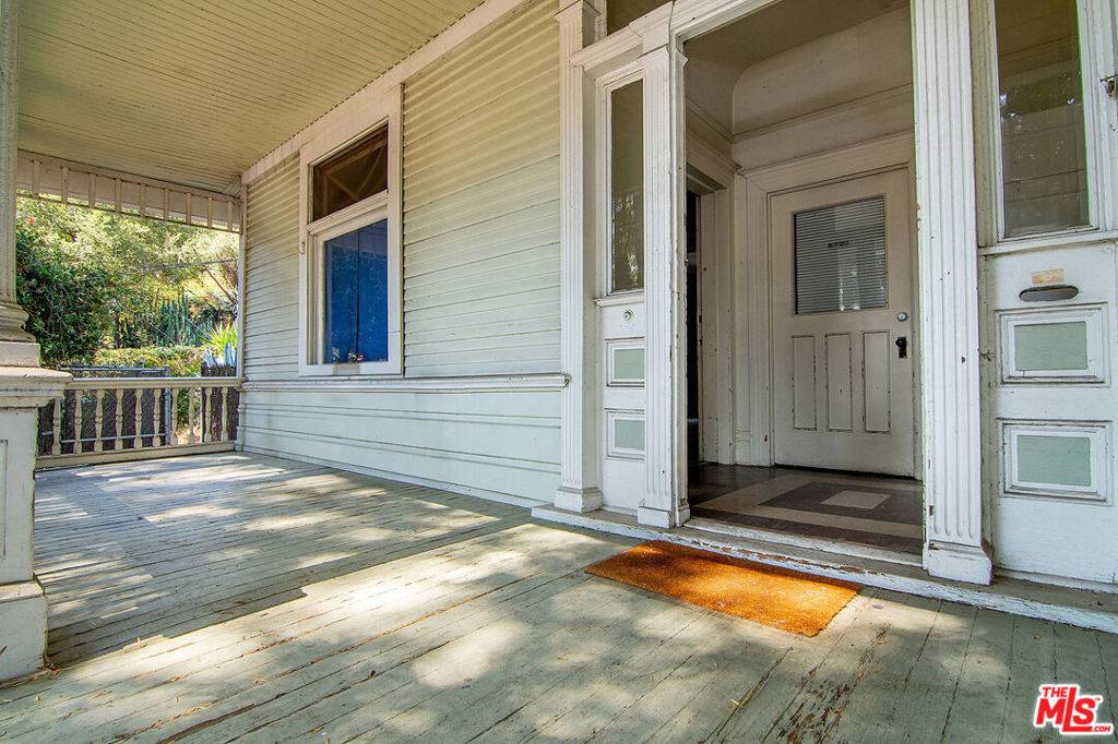 Los Angeles, CA 90042,5727 Benner ST