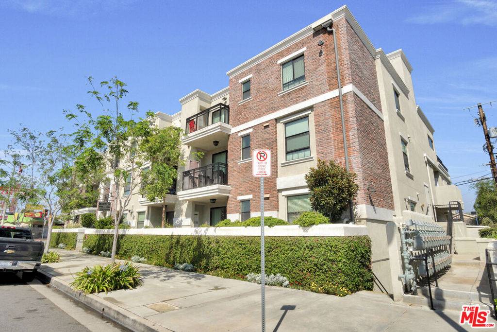 North Hollywood, CA 91601,10455 Magnolia BLVD