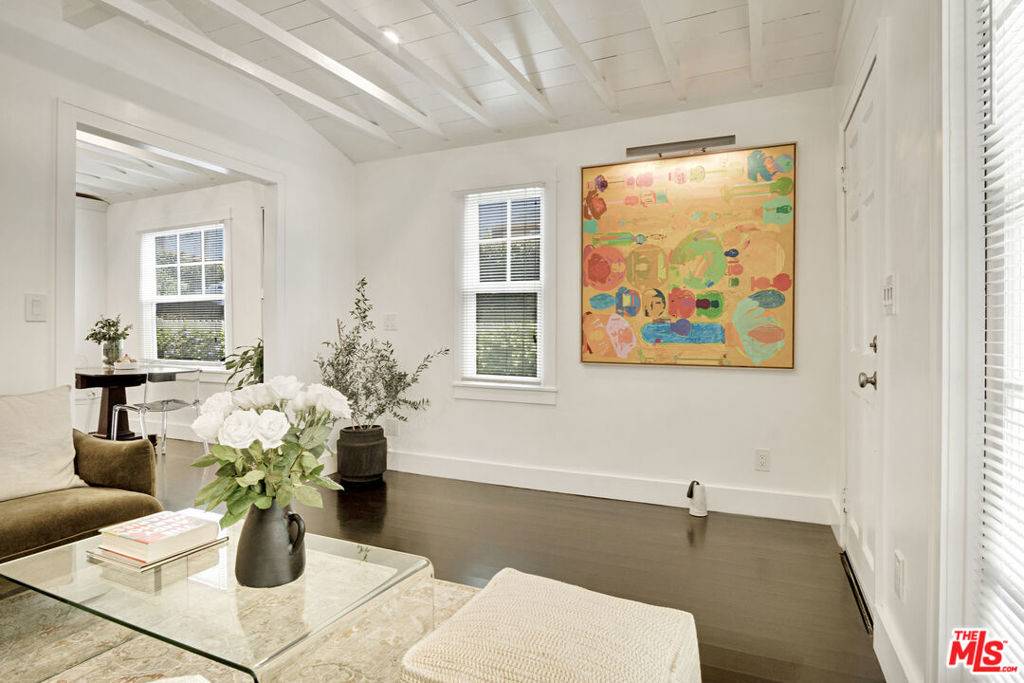 Los Angeles, CA 90004,5143 La Vista CT