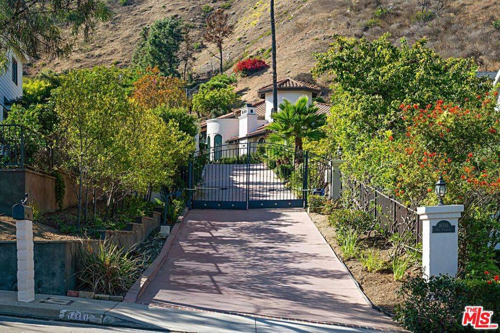 Pacific Palisades, CA 90272,16581 Via Floresta