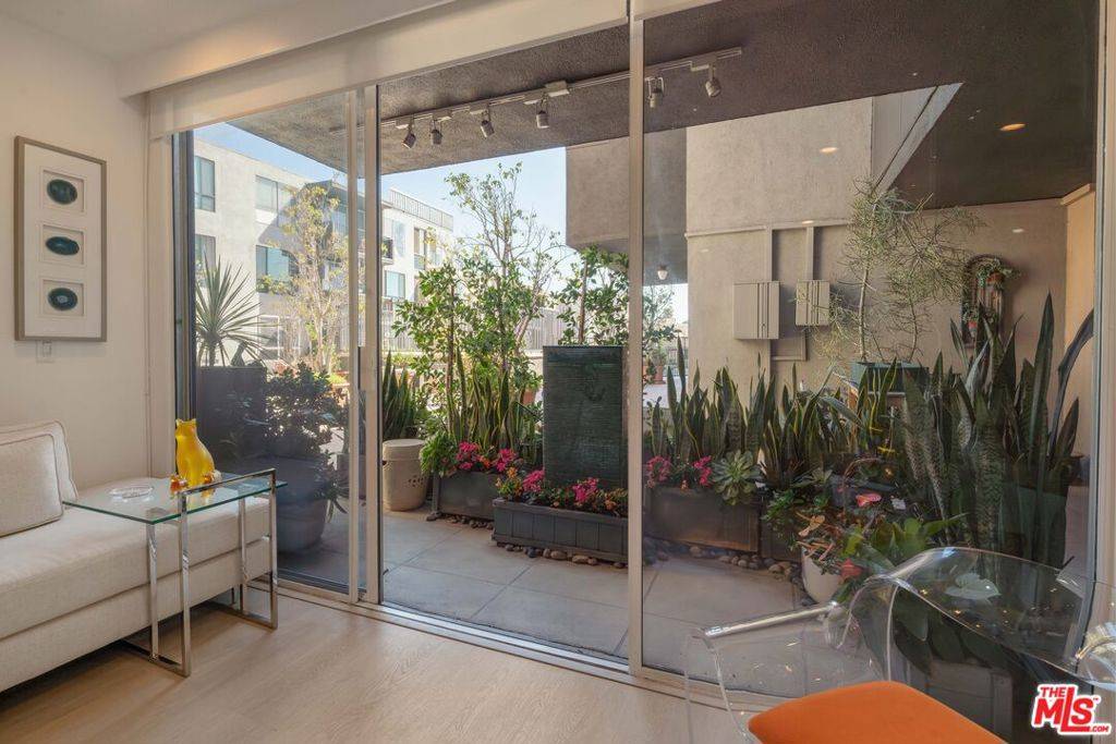 Los Angeles, CA 90046,1745 Camino Palmero ST #327