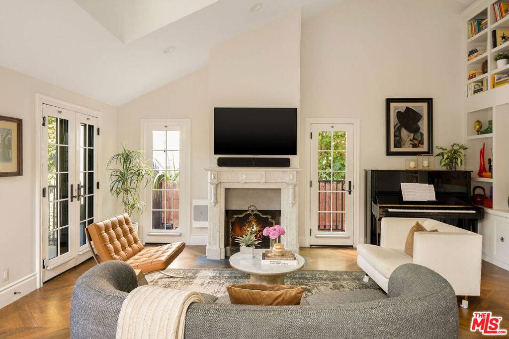 West Hollywood, CA 90048,8906 Ashcroft AVE
