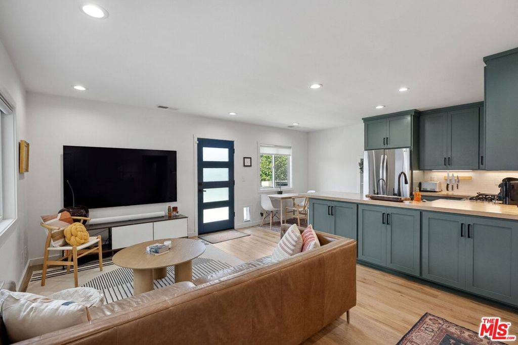 Los Angeles, CA 90066,4852 S Centinela AVE