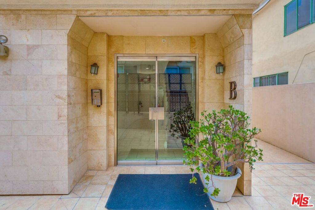 Los Angeles, CA 90035,8610 Chalmers DR #101