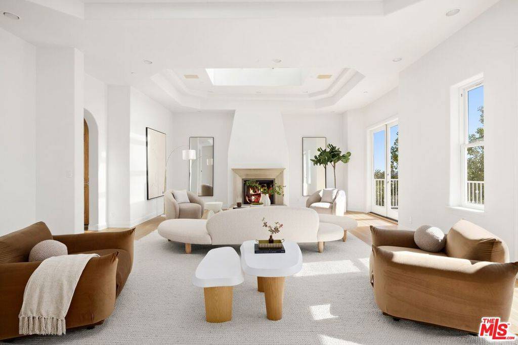 Los Angeles, CA 90077,1939 Stradella RD