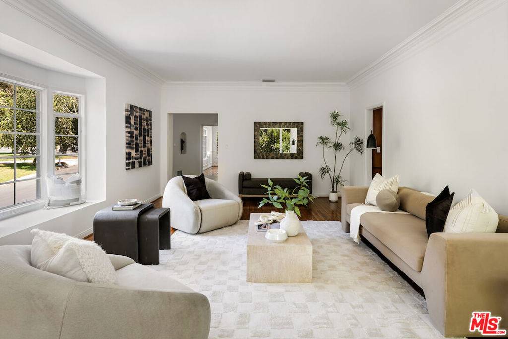 Los Angeles, CA 90068,5700 Spring Oak DR