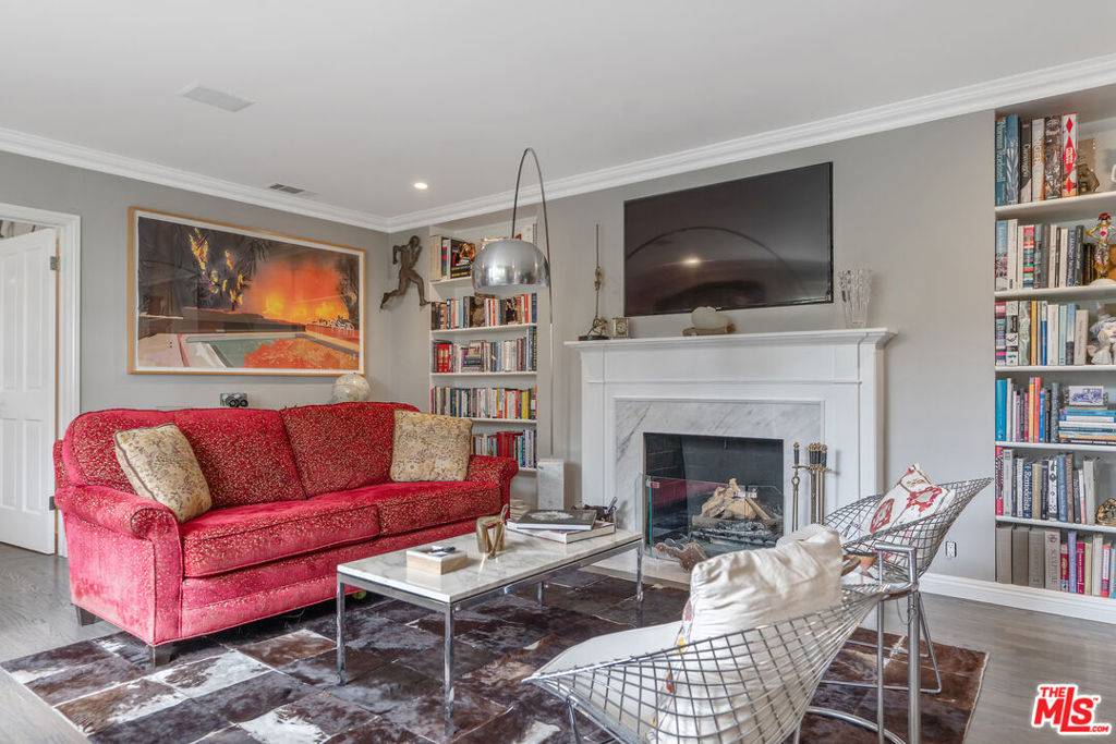 Los Angeles, CA 90069,1528 Forest Knoll DR