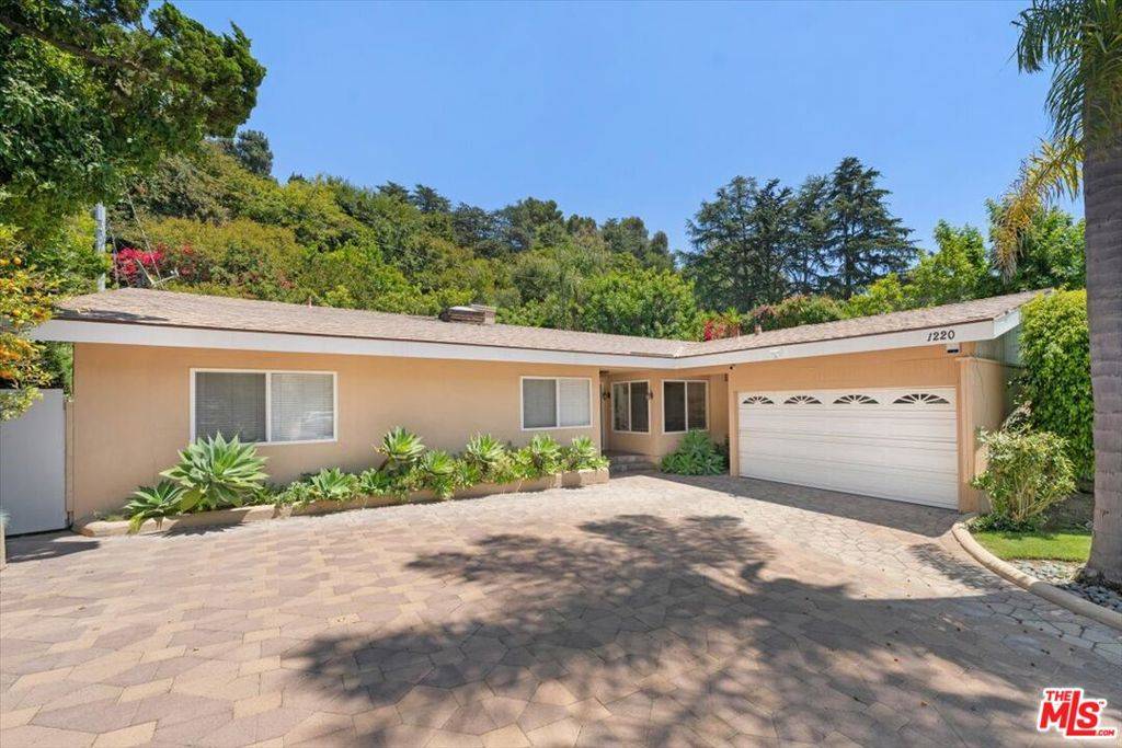 Los Angeles, CA 90049,1220 N Norman PL