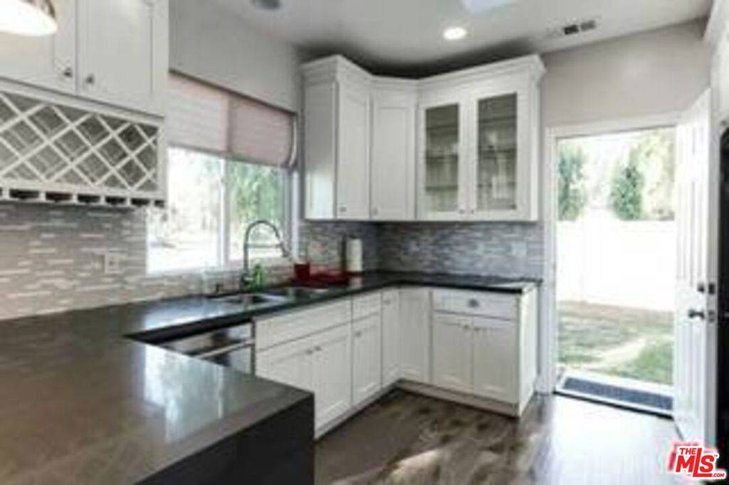 Van Nuys, CA 91406,16001 WYANDOTTE ST