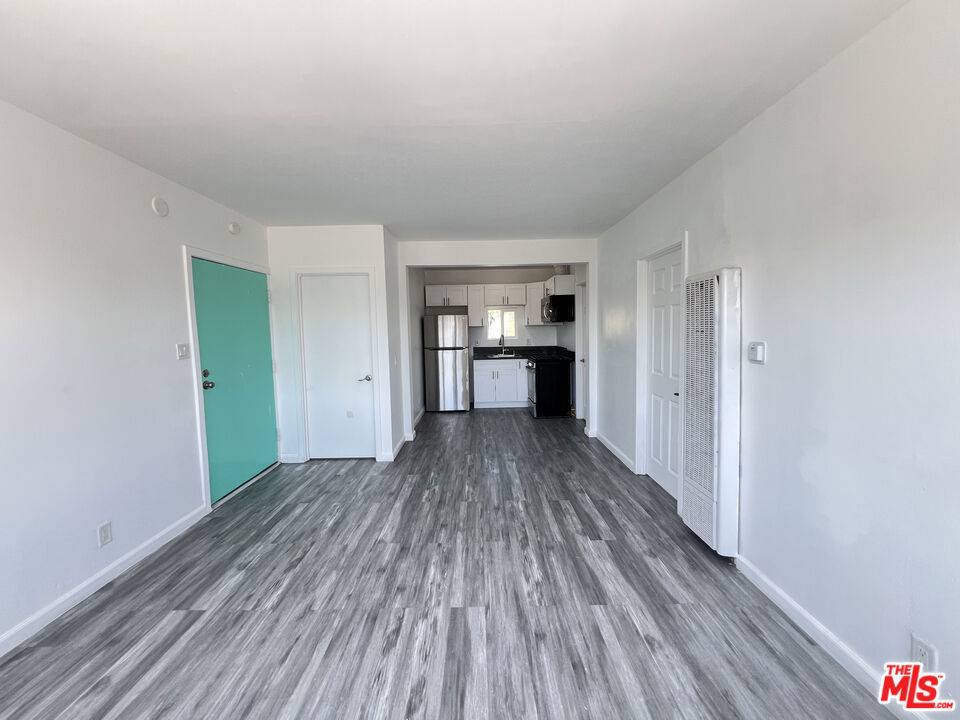 Los Angeles, CA 90043,6031 8th AVE