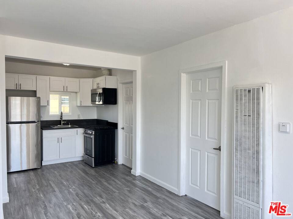 Los Angeles, CA 90043,6031 8th AVE