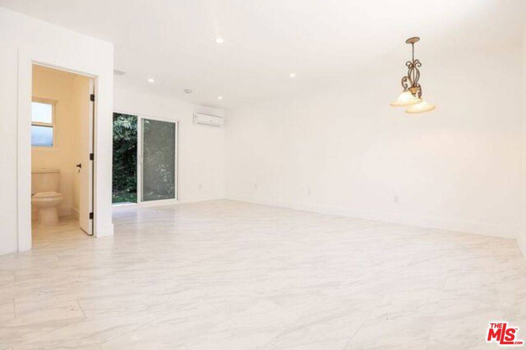 Los Angeles, CA 91364,5307 1/2 Don Pio