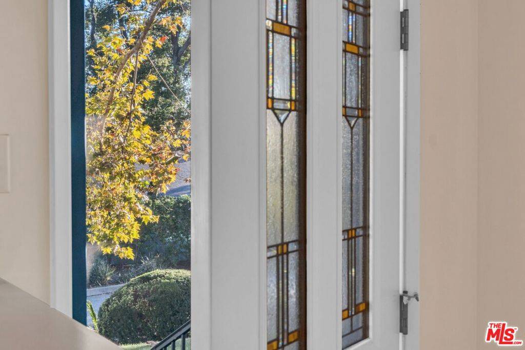 Sierra Madre, CA 91024,725 Edgeview DR