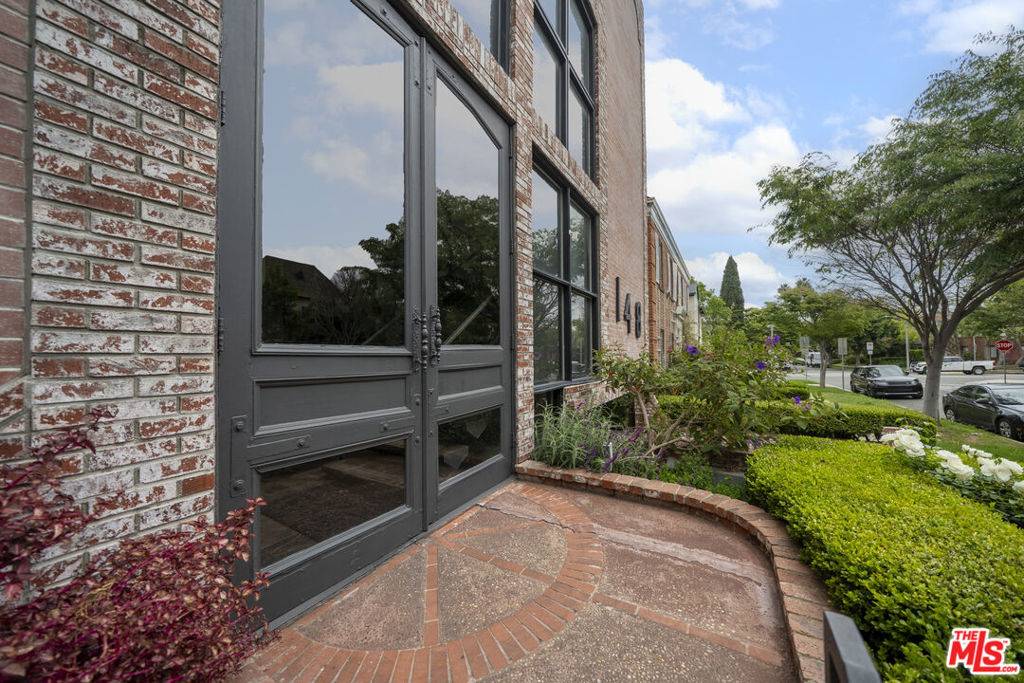 Beverly Hills, CA 90212,148 S Reeves DR #4