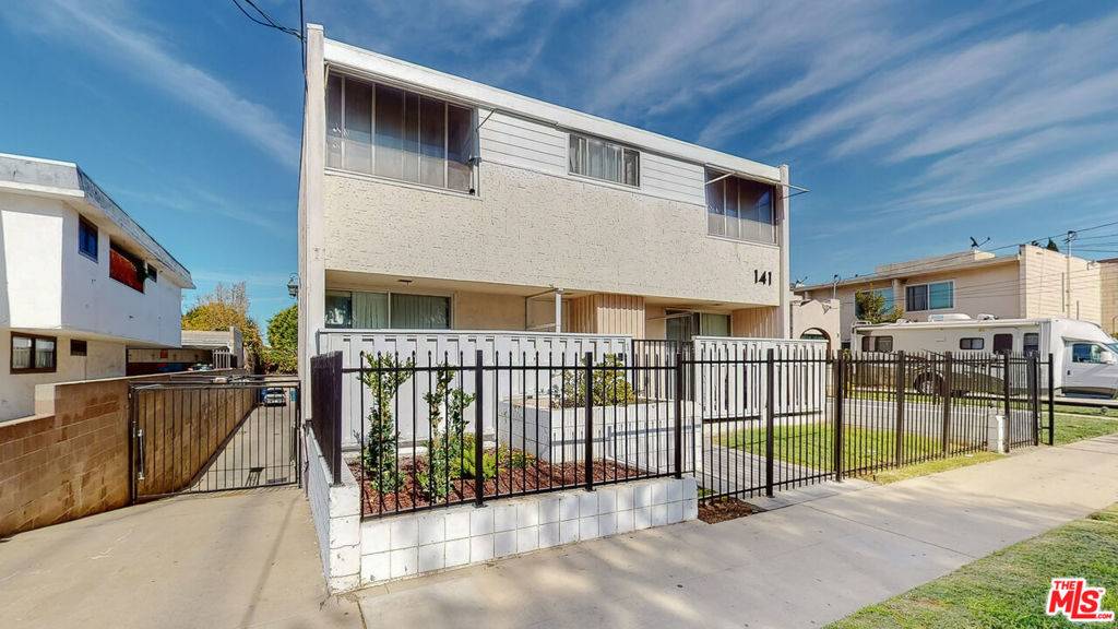 Inglewood, CA 90301,141 W Hillcrest BLVD #2