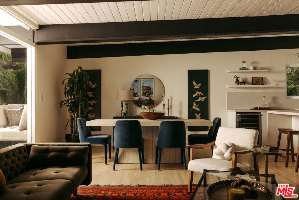 Los Angeles, CA 90068,2808 Lambert DR