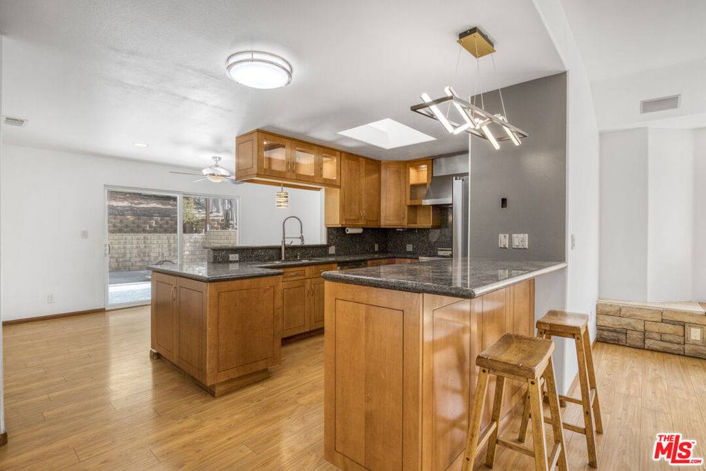Woodland Hills, CA 91364,5164 Don Pio DR