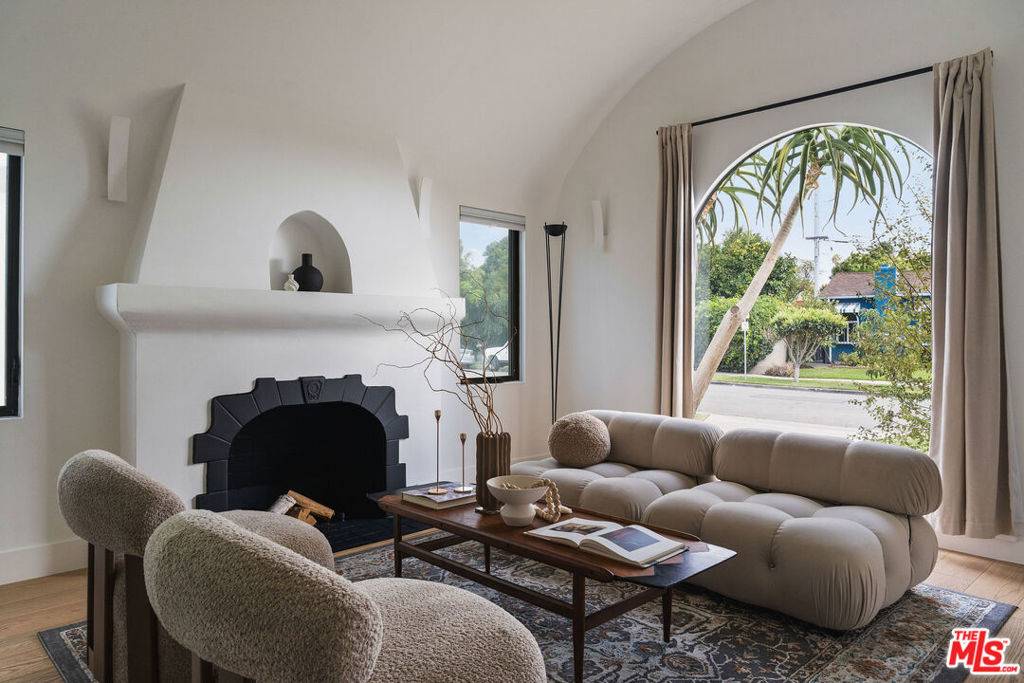 Los Angeles, CA 90016,3039 Vineyard AVE