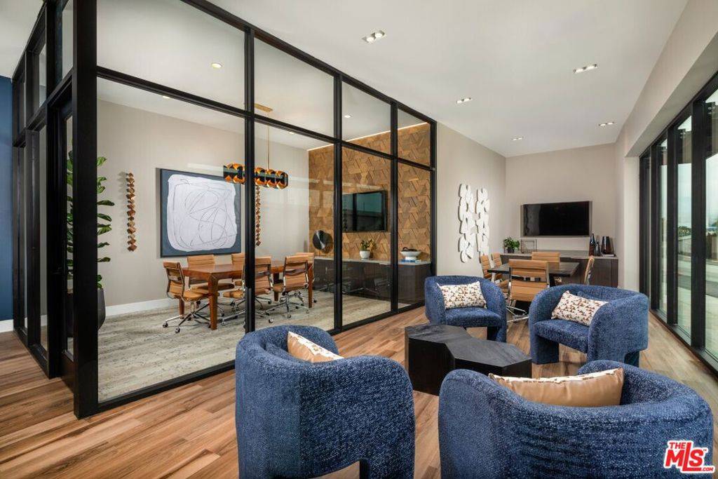 Inglewood, CA 90301,201 N La Brea Ave. AVE #212