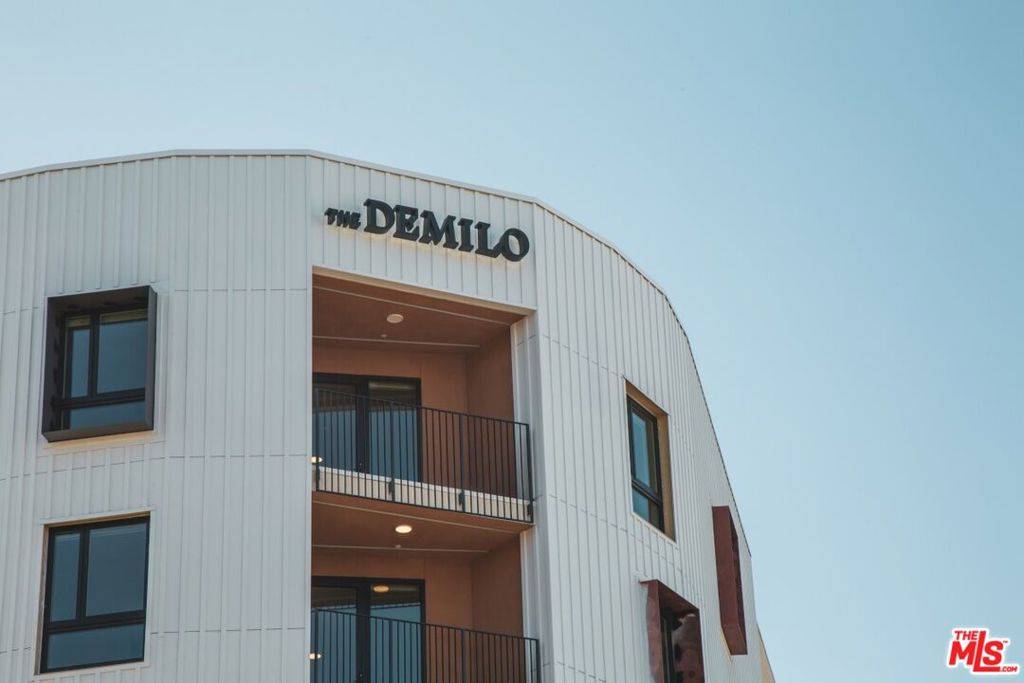 Inglewood, CA 90301,201 N La Brea AVE #212